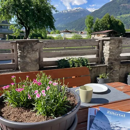 Alpenapartment Fuer Familien Und Gruppen Zentrale Lage Apartmán