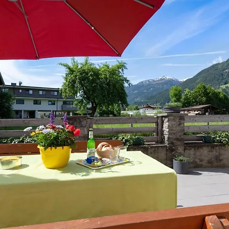 Alpenapartment Fuer Familien Und Gruppen Zentrale Lage Apartmán